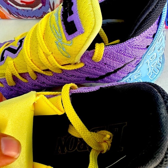 New LeBron James 16 Lakers Heritage Size 11​ main image 9